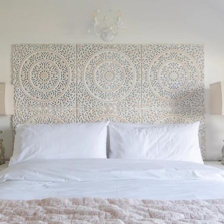 Tranquil Beachfront Beautiful 2-Bed Apartment ディール エクステリア 写真