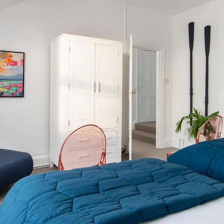 Tranquil Beachfront Beautiful 2-Bed Apartment ディール エクステリア 写真