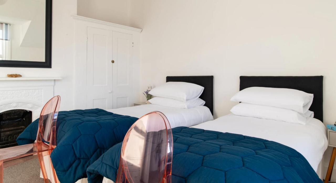 Tranquil Beachfront Beautiful 2-Bed Apartment ディール エクステリア 写真