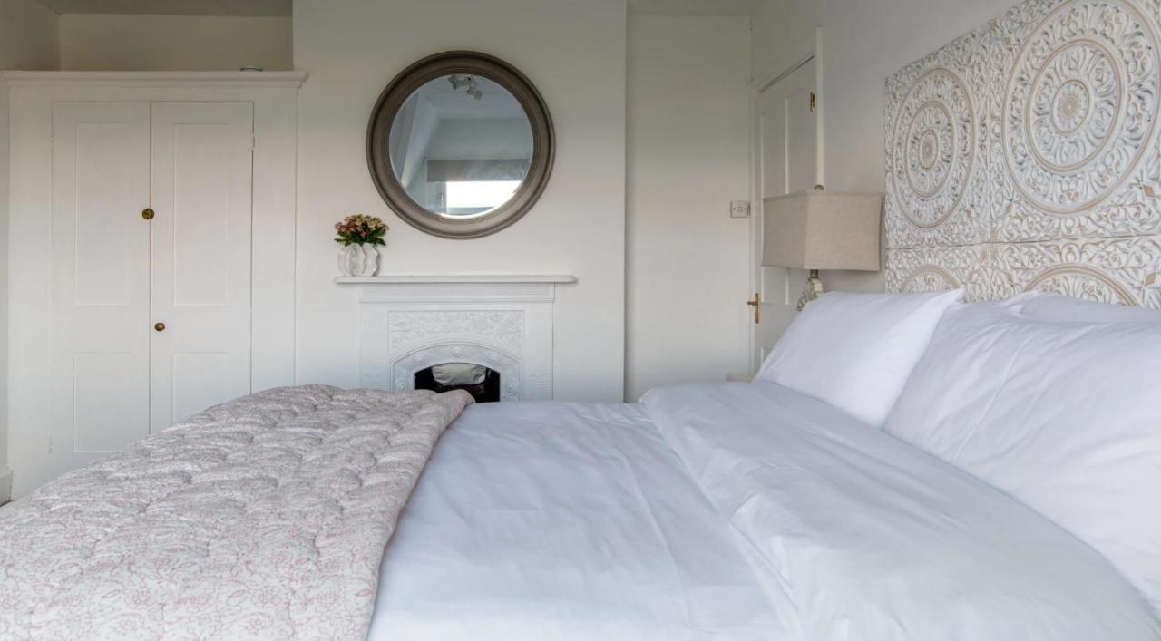 Tranquil Beachfront Beautiful 2-Bed Apartment ディール エクステリア 写真