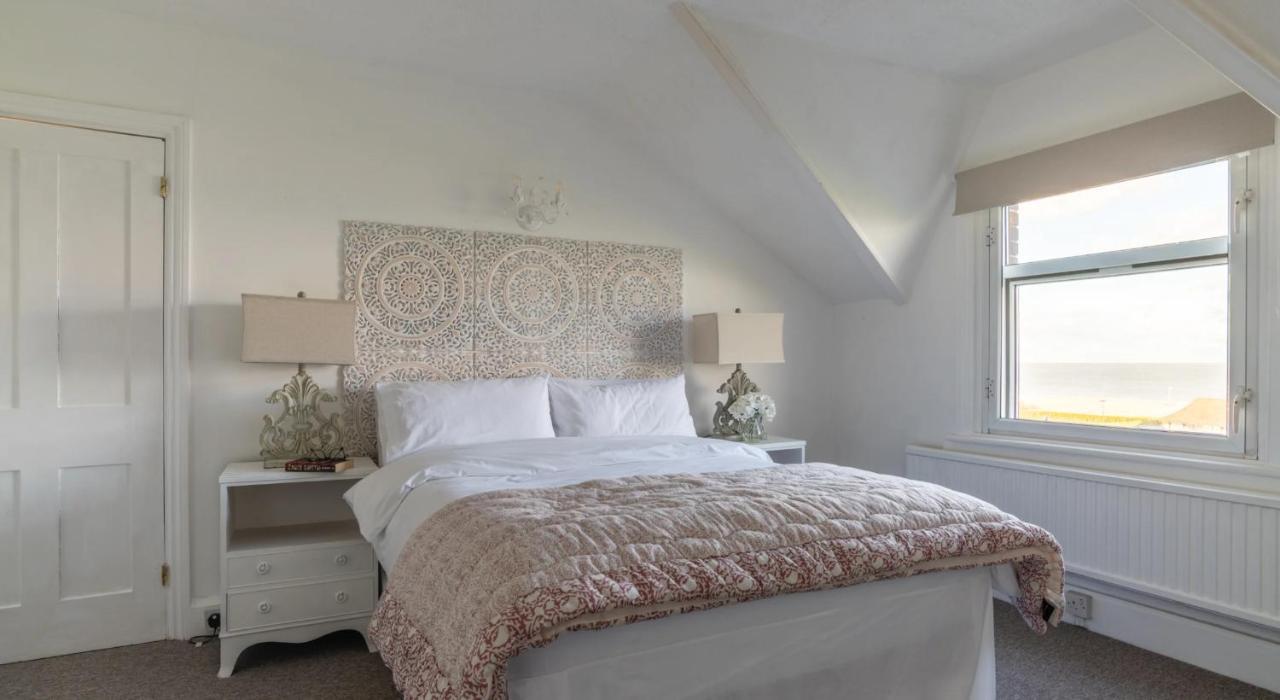 Tranquil Beachfront Beautiful 2-Bed Apartment ディール エクステリア 写真